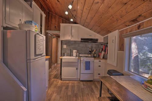 Cozy, Pet-friendly Mtn Cabin About 1 Mi To Lake Gregory