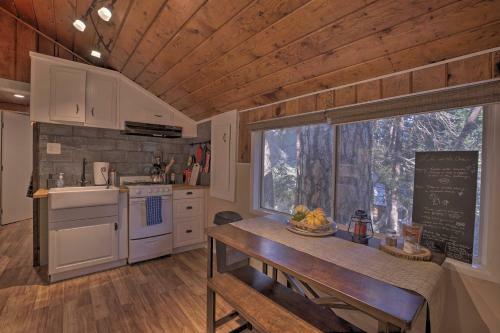 Cozy, Pet-friendly Mtn Cabin About 1 Mi To Lake Gregory