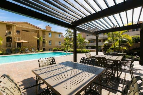 Dp-4 Ritz Pointe Condo