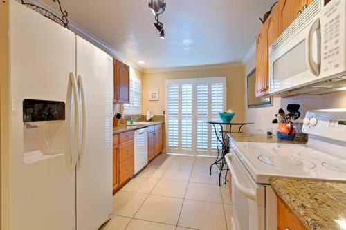 Dp-4 Ritz Pointe Condo