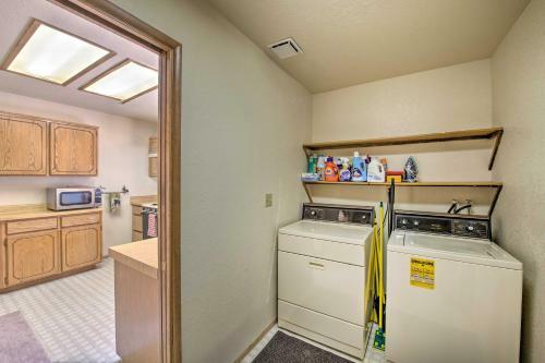 Cabin With Pool Table Less Than 1 Mi To Lake Gregory!