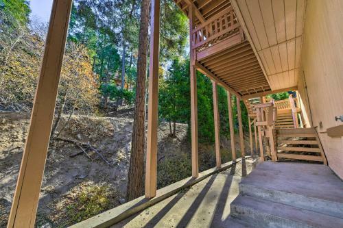Cabin With Pool Table Less Than 1 Mi To Lake Gregory!