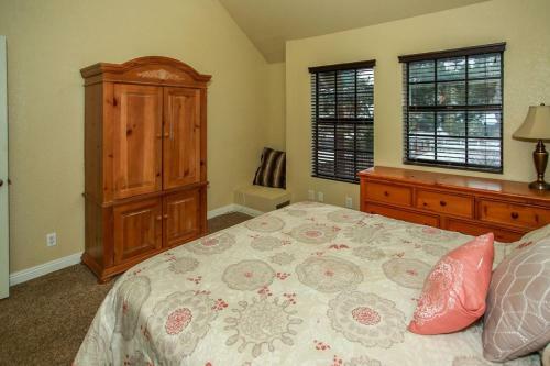 Fawnskin Chalet-1826 By Big Bear Vacations