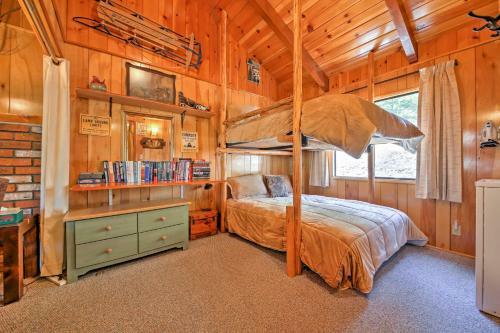 Big Bear Lake Cabin With Deck About 7 Mi To Ski Slopes!
