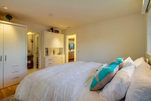 55ft Of Ocean Frontage, Private Beach Access, AC