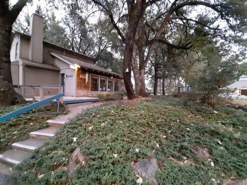 Posada Alta Sierra Village Inn