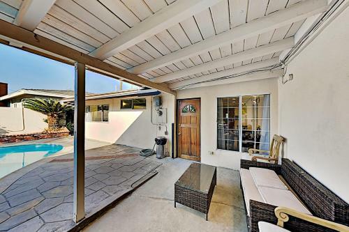 Spacious & Private Retreat - Backyard Pool Oasis Home