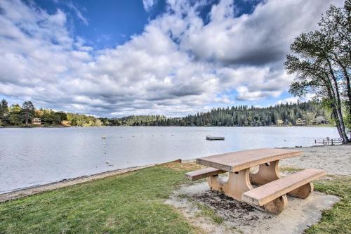 Idyllic Mountain Hideaway With Community Perks!