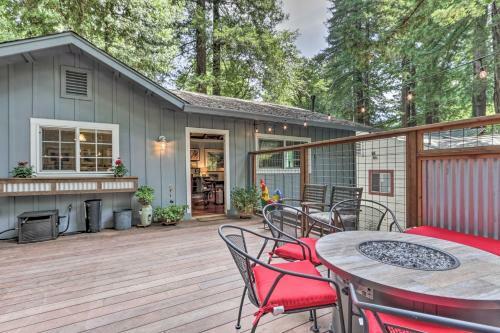 Redwoods Treehouse Across From The Russian River!