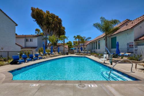 Townhouse Minutes From The Beach!