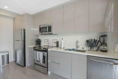 1bed 1bath High Rise With A Downtown View