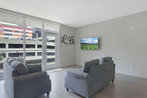 1bed 1bath High Rise With A Downtown View