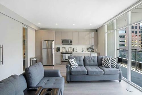 1bed 1bath High Rise With A Downtown View