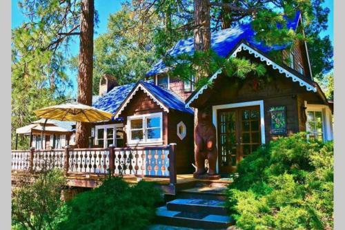 Rocky Mountain Lodge: Walk-to-town, Private