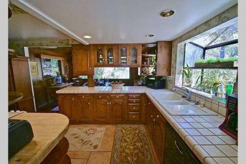 Rocky Mountain Lodge: Walk-to-town, Private