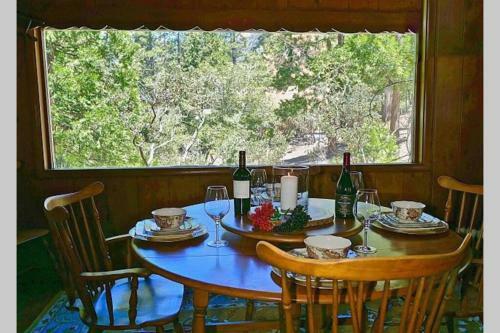 Rocky Mountain Lodge: Walk-to-town, Private