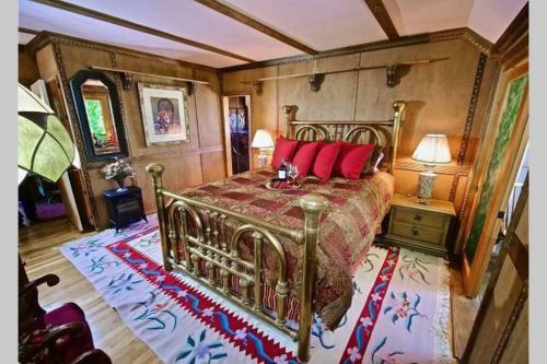 Rocky Mountain Lodge: Walk-to-town, Private