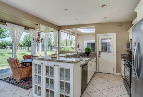Indian Wells Glass House
