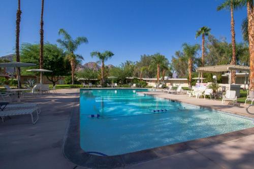 Indian Wells Glass House