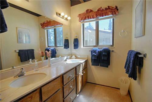 Vidor Village II (Condo)