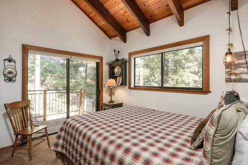 New Listing! Luxe Cabin With Private Master Suite Home