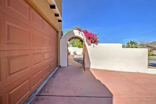 La Quinta Desert Abode With Courtyard And Mtn Views!