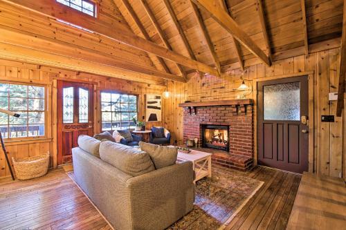 Chic Lake Arrowhead Cabin With Deck 2 Mi To Village
