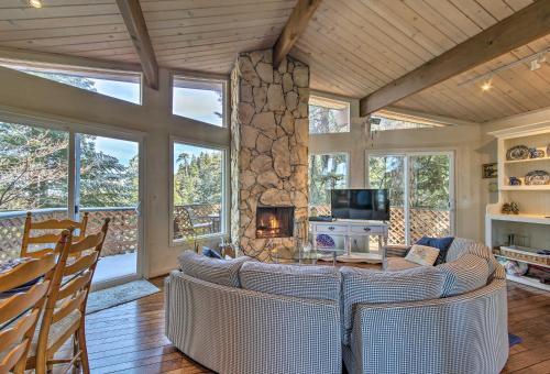 Lake Arrowhead Cabin With Deck And Scenic Forest Views