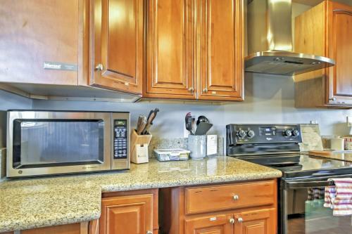 Apartamento Recently Renovated Long Beach Condo With Balcony!