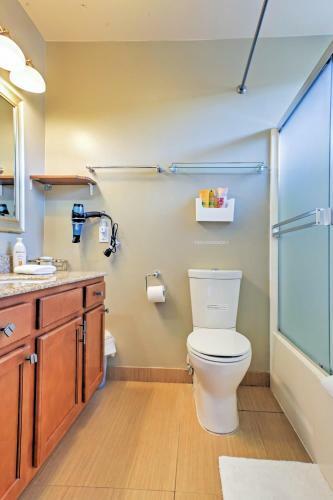 Apartamento Recently Renovated Long Beach Condo With Balcony!