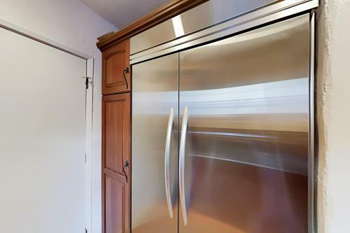Outdoor Kitchen & Firepit - Walk To Beach! Home