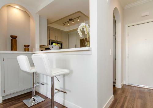 Apartamento Beverly Hills Adjacent 2-bedroom Penthouse