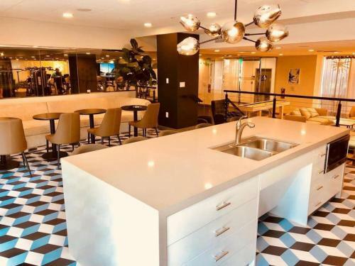 Apartamento Chic Hollywood Sign View Studio With Pool And Balcony