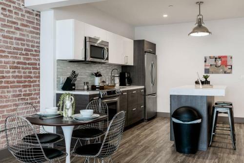 Charming 1 Bdrm In Dtla!