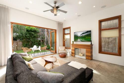 Architectural Beach Home - Rooftop Outdoor Kitchen Home