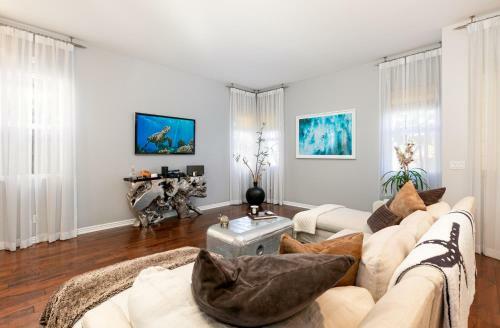 Silver Triangle Luxury - Home Office & Home Gym Home