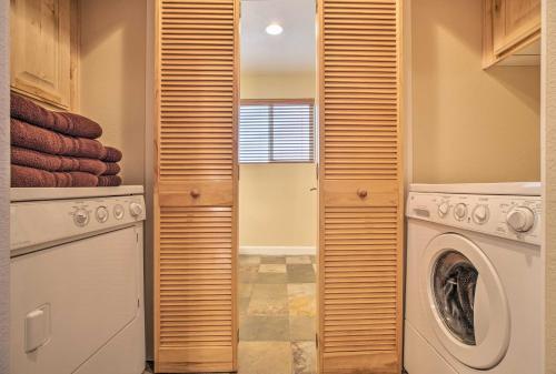 Mammoth Lakes Townhome - 10-min Walk To Village!