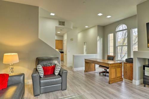 Bright, Modern Townhome Parks, Shops And Eats!