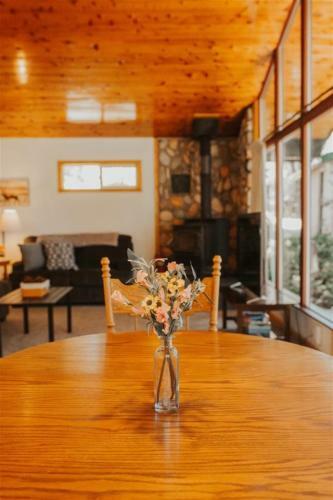 Bass Lake`s Balsam Bungalow