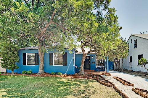 Pool Retreat With Game Room, Near Top Attractions! Home