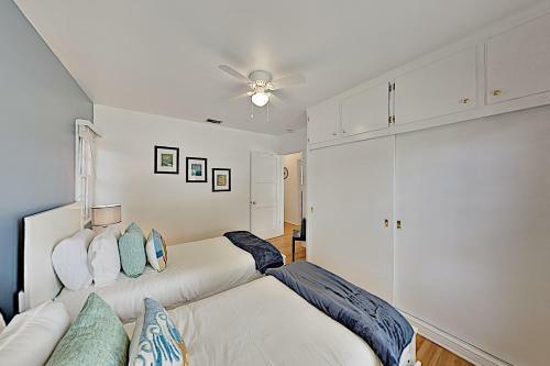 Pool Retreat With Game Room, Near Top Attractions! Home
