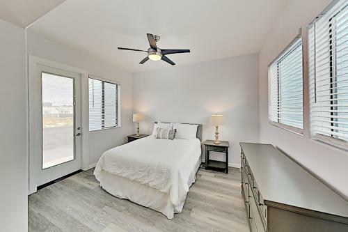 Apartamento Beachfront Condo With Ocean Views & Luxe Interior Apts