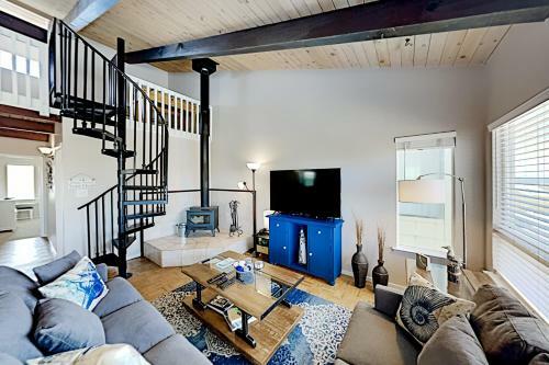 New Listing! Airy Beach Home With Ocean Views Home