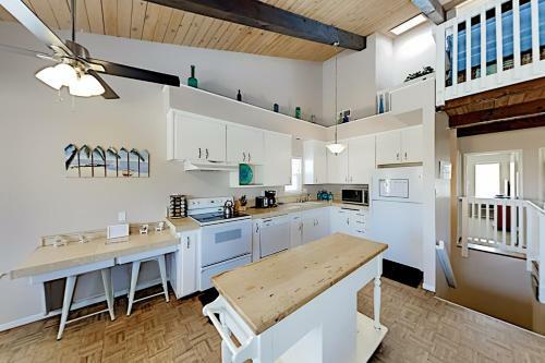 New Listing! Airy Beach Home With Ocean Views Home