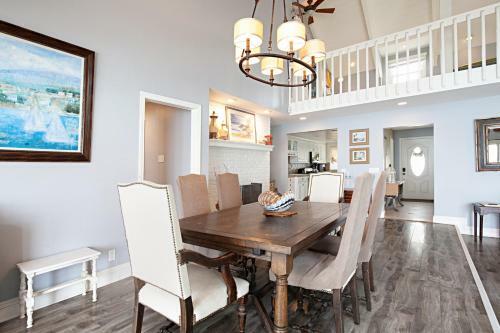New Listing! Oceanfront Eden With Private Beach Home
