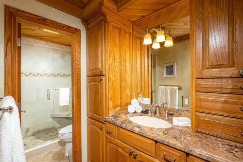 Penthouse Condo W/ Panoramic Ocean Views At Beach Resort