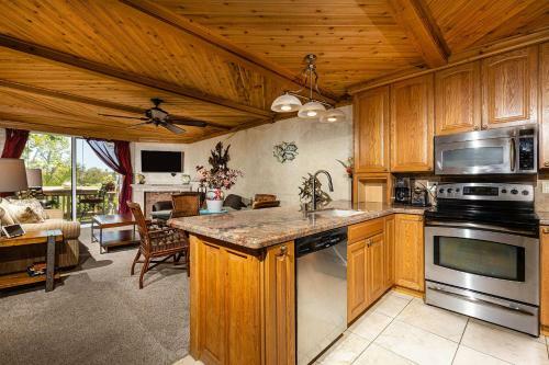 Penthouse Condo W/ Panoramic Ocean Views At Beach Resort