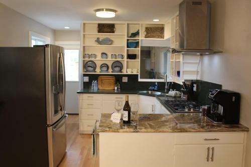 Walking Distance To Beach And Monterey Bay