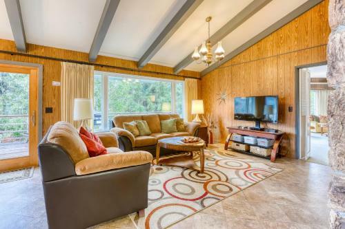 Viewcrest Retro Country Home
