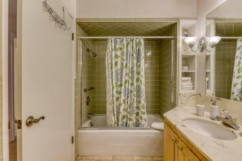 Viewcrest Retro Country Home